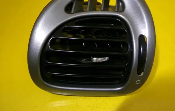 Citroen Xsara Picasso Dashboard side air vent grill/cover trim 9512M070