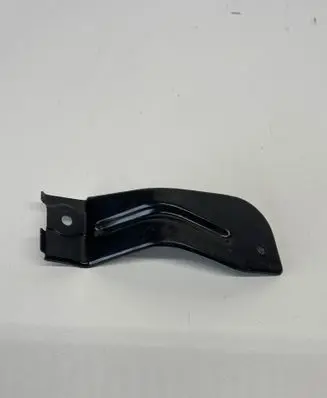 Volkswagen PASSAT B5.5 Fender mounting bracket 3B0821238A