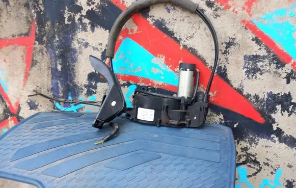 Peugeot 1007 Front door lock motor 9680508080 181301 968050808001
