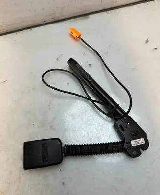 Ford C-MAX I Front seatbelt buckle 3m51r61208ad