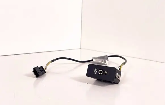 BMW 3 E92 E93 AUX in-socket connector 6930561 19908691819 61316930561
