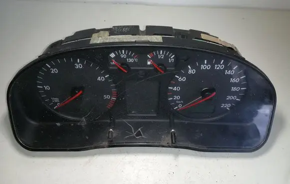 Volkswagen PASSAT B5 Speedometer (instrument cluster) 3B0919881P