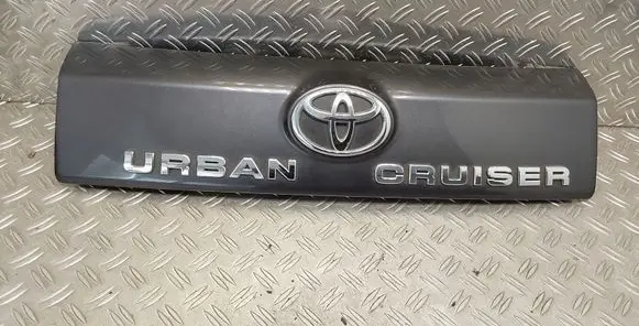 Trunk door license plate light bar