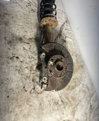 Volkswagen PASSAT B7 Front wheel hub spindle knuckle