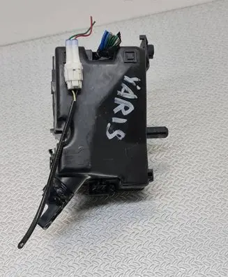 Toyota Yaris Fuse box set 71545127