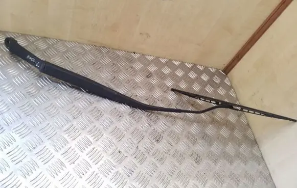 KIA Sportage Front wiper blade arm