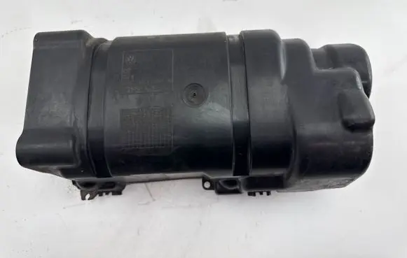 Volkswagen PASSAT B7 Other engine bay part 03C103502M