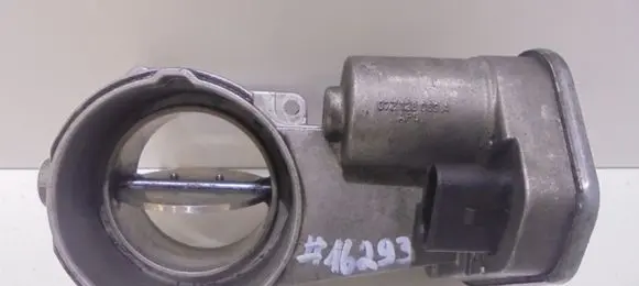 Volkswagen Touareg I Throttle valve 07Z128069A