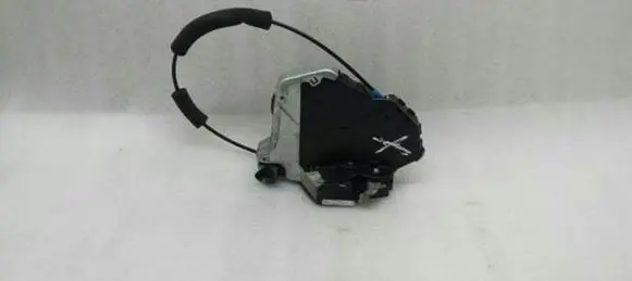 Lexus IS-F Front door lock 6903053110