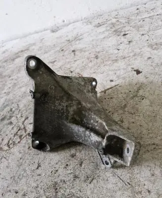 Audi A4 S4 B7 8E 8H Engine mounting bracket 8E0199308AH