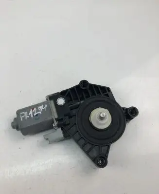 Nissan Pulsar Front door window regulator motor C22008100