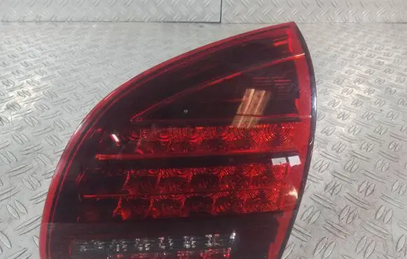 Tailgate rear/tail lights