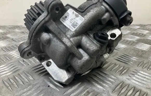Skoda Octavia Mk3 (5E) Fuel injection high pressure pump 04L130755D