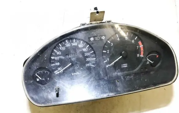 Mitsubishi Carisma Speedometer (instrument cluster) mr270100