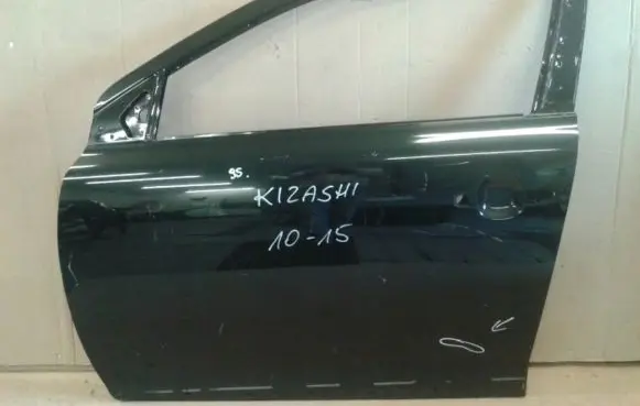 Suzuki Kizashi Front door 
