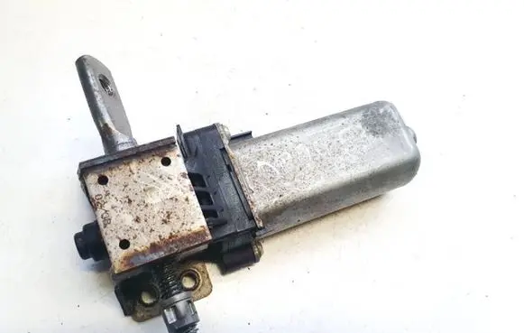 Mazda 5 Seat adjustment motor d299702 974467-100