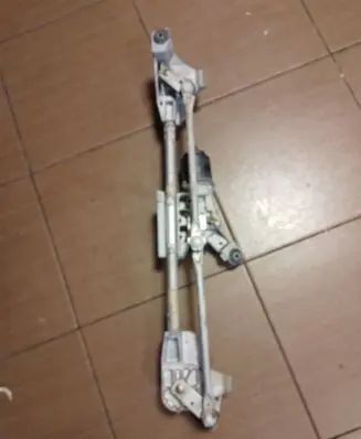Nissan Pathfinder R51 Front wiper linkage and motor