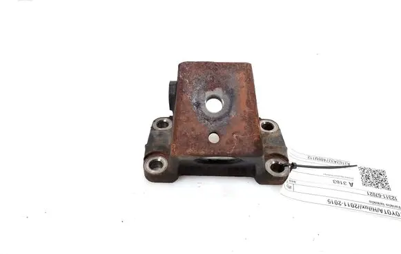 Toyota Hilux (AN10, AN20, AN30) Engine mounting bracket 12311-67021