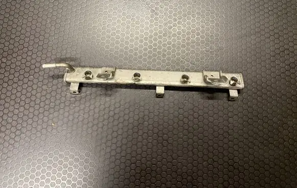Suzuki Swift I Fuel main line pipe