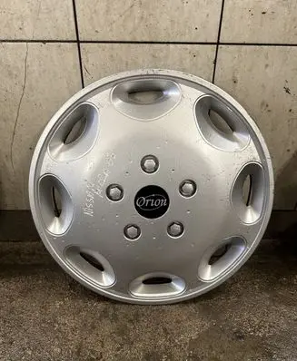 Nissan Micra R14 wheel hub/cap/trim 