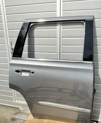 Cadillac Escalade IV Rear door 84305343