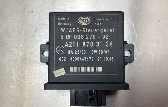 Mercedes-Benz E W211 Light module LCM 5DF00827802 0000465672 A2118703126