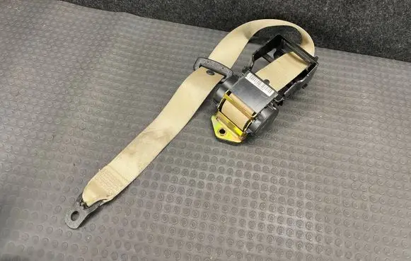 Mercedes-Benz E W211 Front seatbelt 2118603285