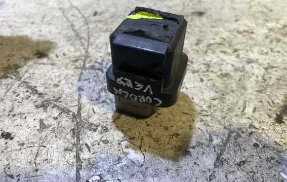 Toyota Corolla Verso AR10 Glow plug pre-heat relay 2861067010 1567000671