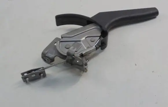 Nissan Note (E11) Hand brake release handle 