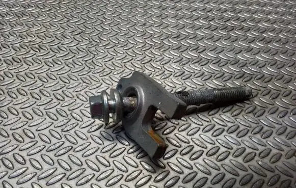 Renault Trafic III (X82) Fuel Injector clamp holder 8200376373