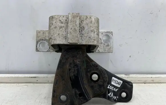 Dacia Sandero Engine mounting bracket