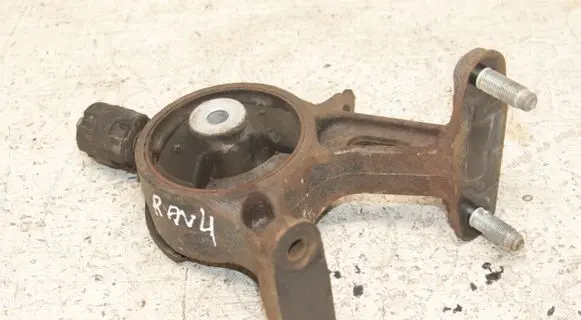 Toyota RAV 4 (XA40) Engine mount bracket