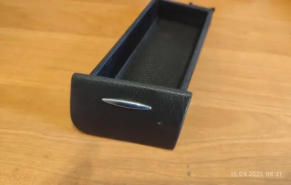 Mercedes-Benz E W211 Glove box