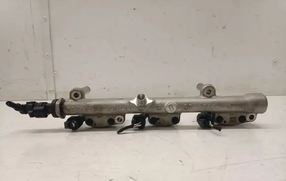BMW 1 F40 Fuel main line pipe 8665631
