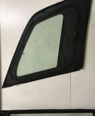 Suzuki Grand Vitara II Rear side window E643R007953