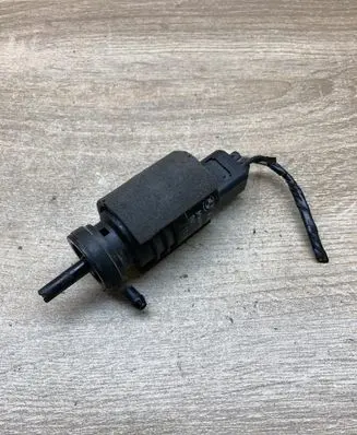 BMW 5 F10 F11 Windscreen/windshield washer pump 8362154