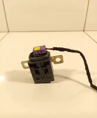 Audi A6 S6 C6 4F Battery relay fuse 4F0915519