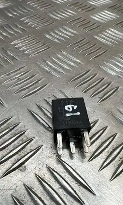 Opel Zafira C Other relay 13361779