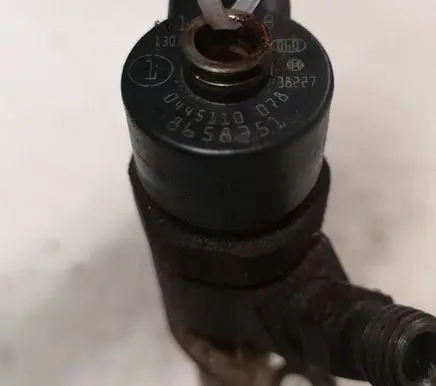 Volvo V70 Fuel injector 0445110078