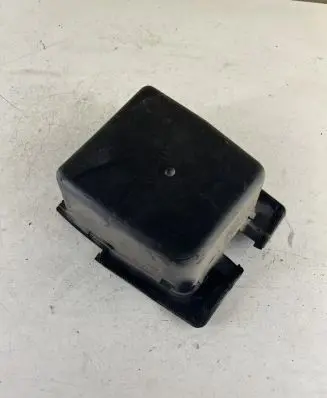 Hyundai Santa Fe Other engine bay part X8889826000