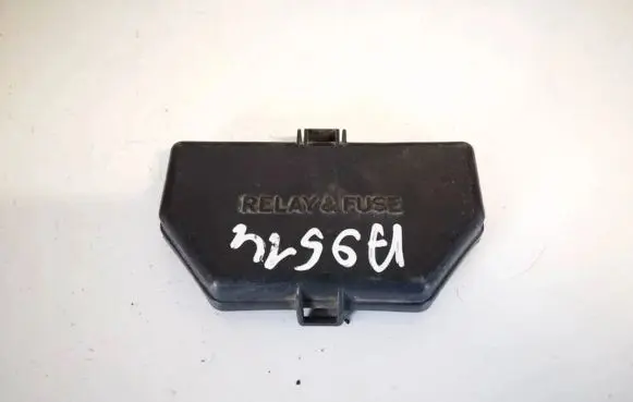 Toyota RAV 4 (XA20) Fuse box cover 