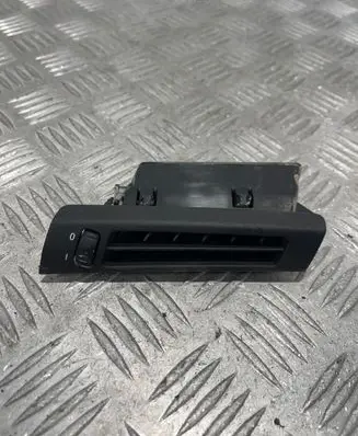 Rear air vent grill