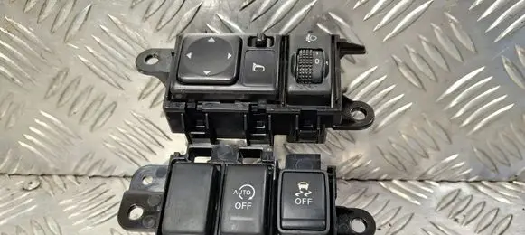 Nissan Juke I F15 Wing mirror switch P10020