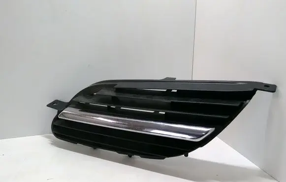 Nissan Almera Tino Front grill 62332BU000