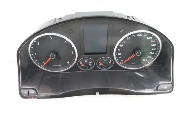Volkswagen Tiguan Speedometer (instrument cluster) 5N0920870D