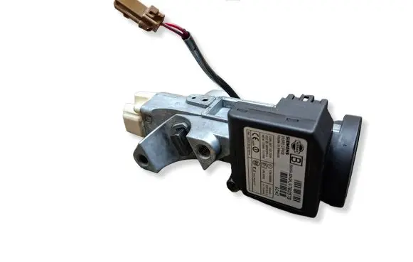 Nissan X-Trail T30 Ignition lock 28590C9902