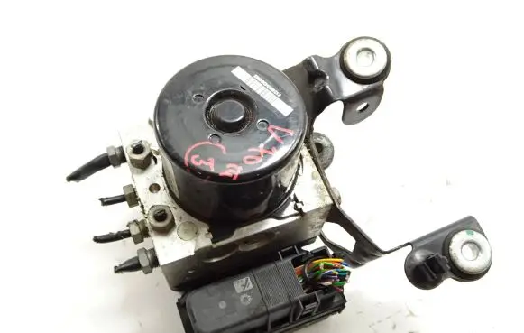 Volvo V70 ABS Pump 31261142 000404974D0 10092604043