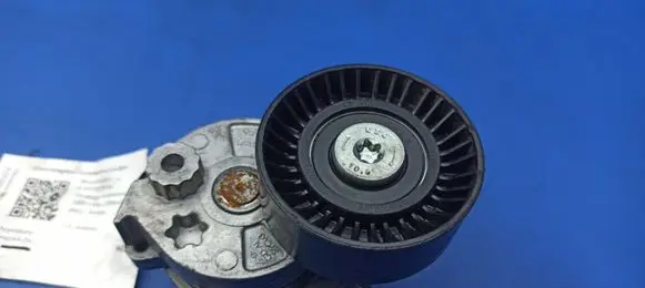 Mercedes-Benz S W220 Generator/alternator belt tensioner