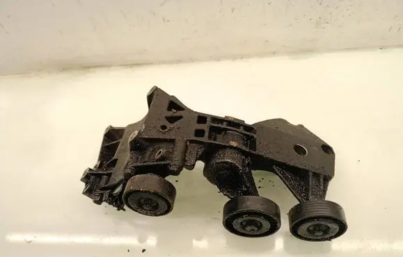 Mercedes-Benz B W245 Generator/alternator bracket 