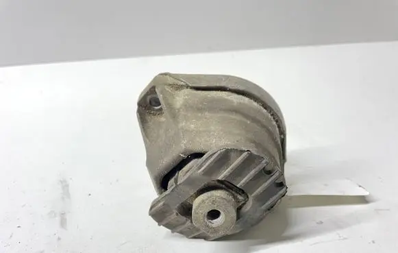 BMW 5 E60 E61 Engine mount bracket 6769285 1593461